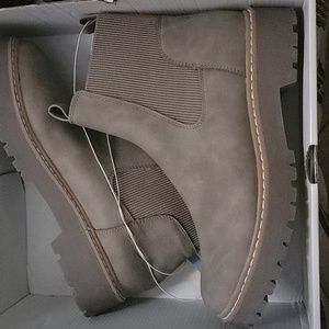 Dolce vita boot ,dark taupe , size 9